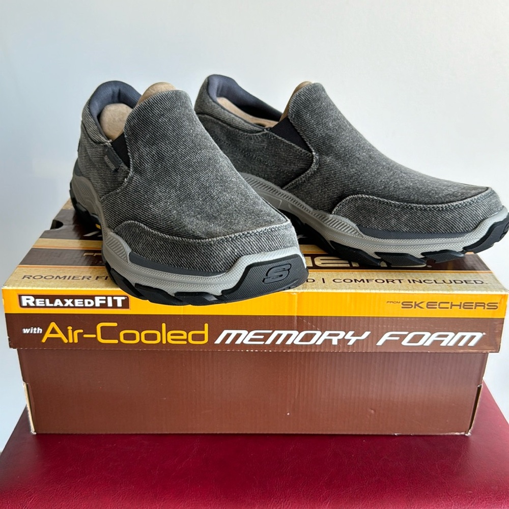 Men’s Skechers size 12
